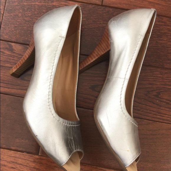 Aerosoles Silver Metallic Peep-Toe 3 1/4 Heels - Picture 8 of 8